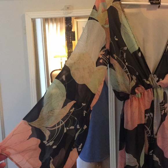 FLORAL SHORT ROMPER! - Picture 3 of 4